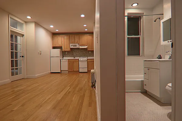 Rented by PMG Real Estate  | media 7