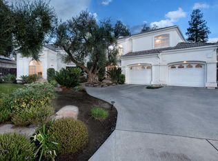 831 E Country View Cir, Fresno, CA