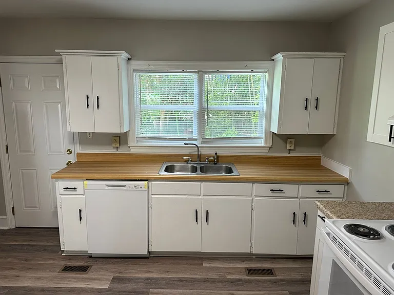 449 Stanley Ave — Photo 6
