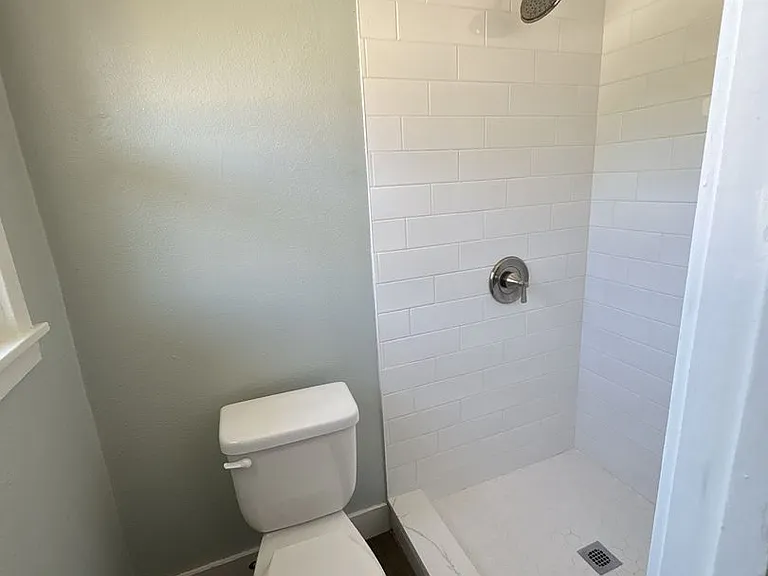 151 N Villa Ave — Photo 7