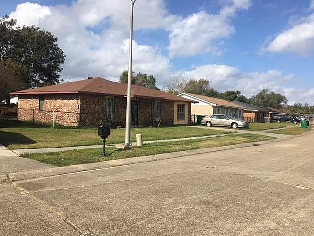 1st image of 916 N Clark Ln