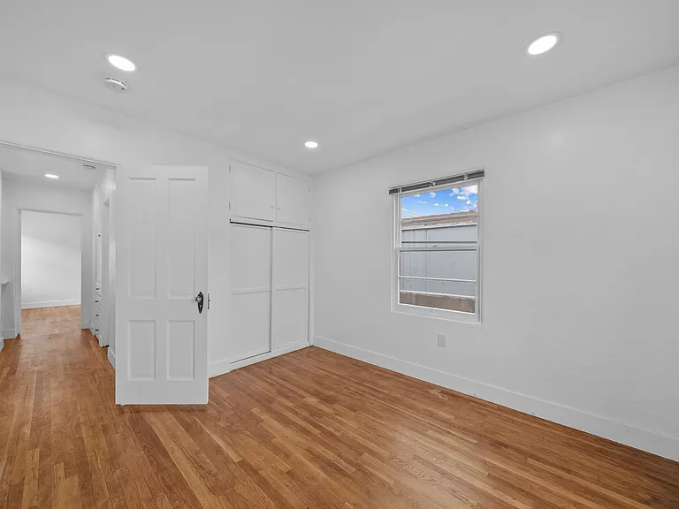 3033 Oliphant St — Photo 18