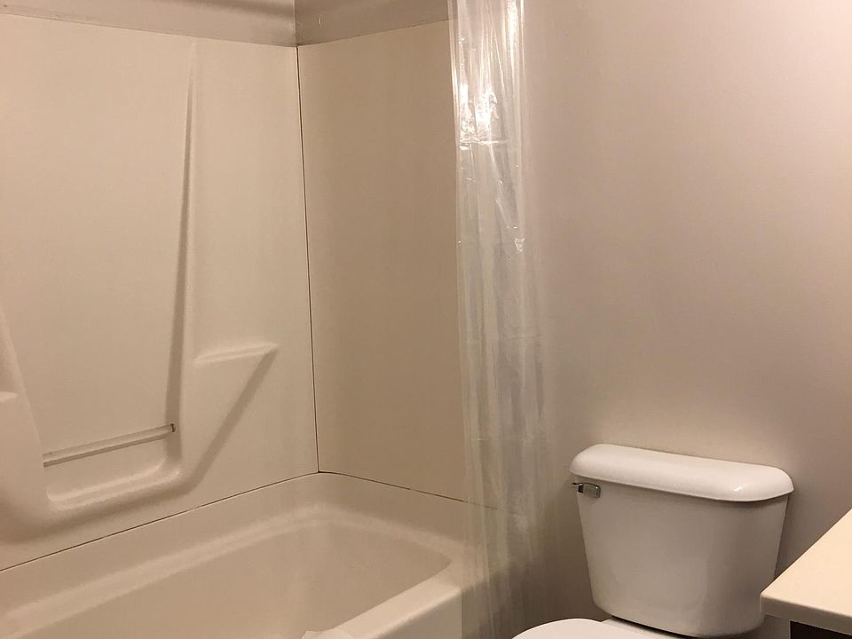 2nd image of 110 E Lincoln St APT 1