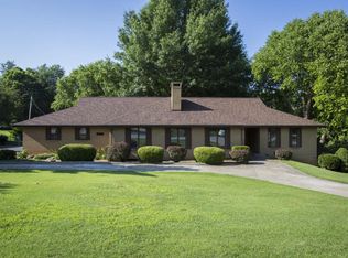 1638 E Arlington Rd, Springfield, MO 65804