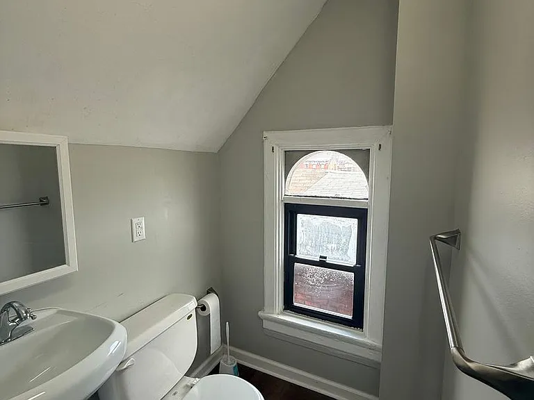 934 Western Avenue — Photo 11