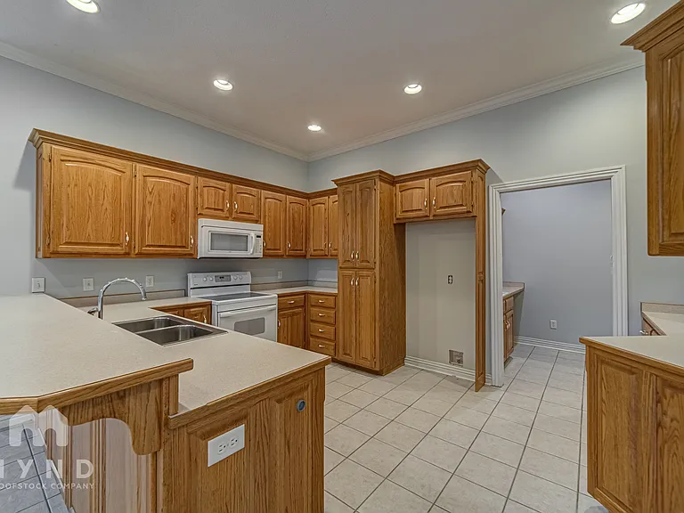 3253 Kickapoo Ave — Photo 8