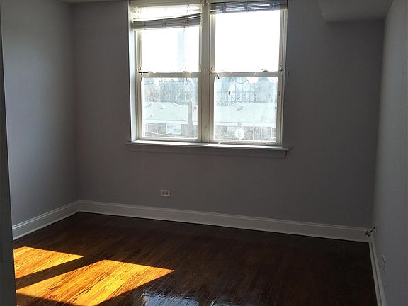 4th image of 2501 W Touhy Ave APT 306