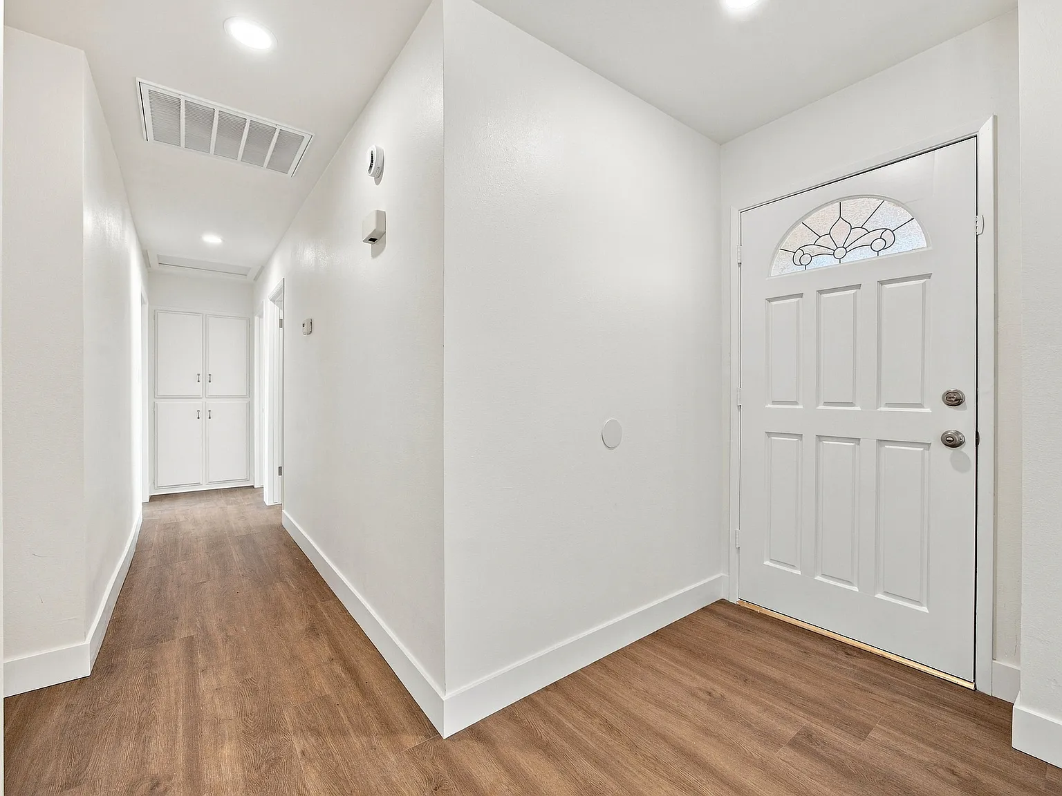 3 bed, 1400 sqft, $2,480 — Photo 2