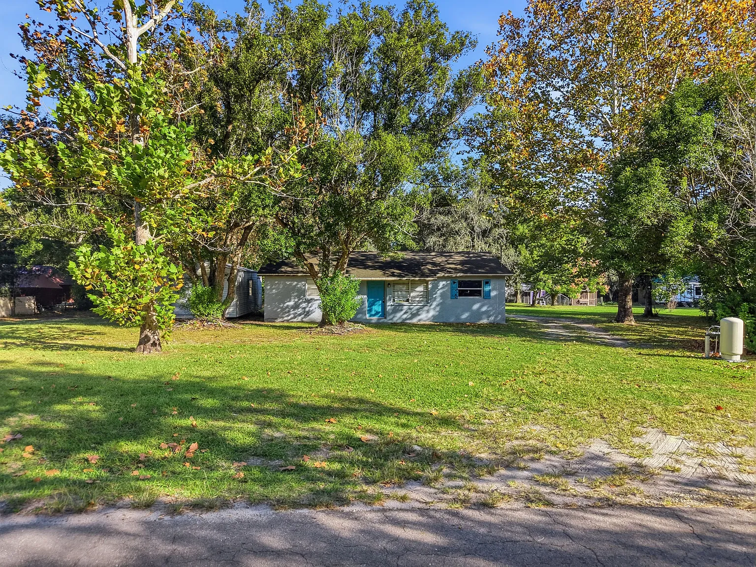 Adorable 2 Bed 1 Bath Home For Rent With Lawn Care Included!! — Photo 1