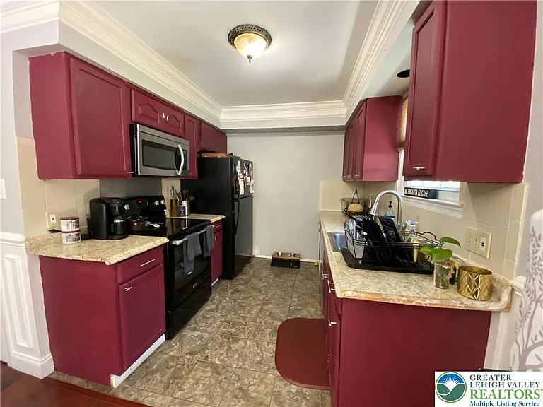 1656 Angela Dr — Photo 8