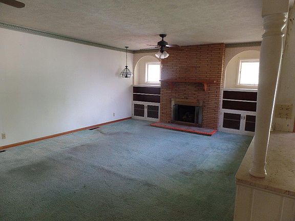 3rd image of 1909 Thompson Ave