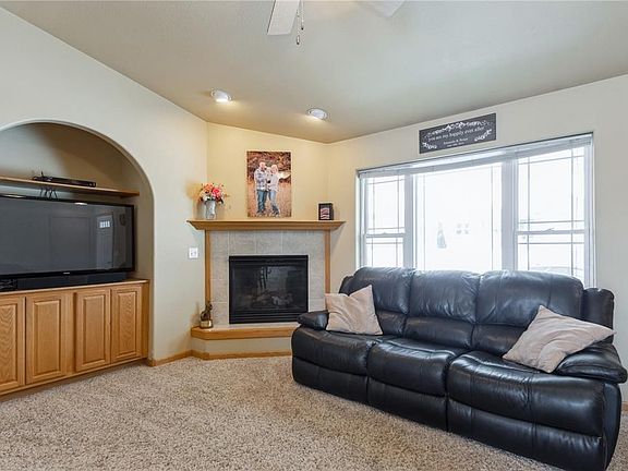4th image of 309 Grace Ave