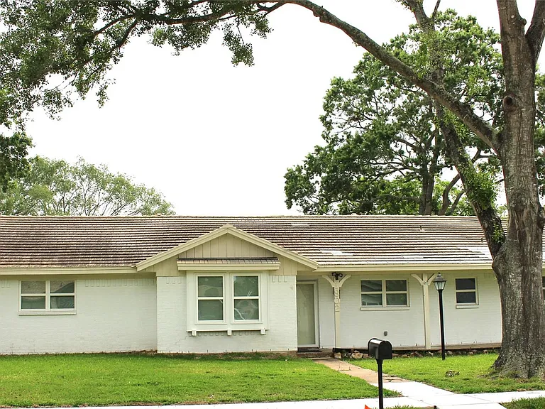 1802 Sleepy Creek Way — Photo 1