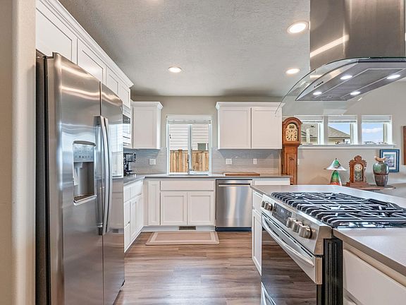 4th image of 1256 NW Golf Course Dr
