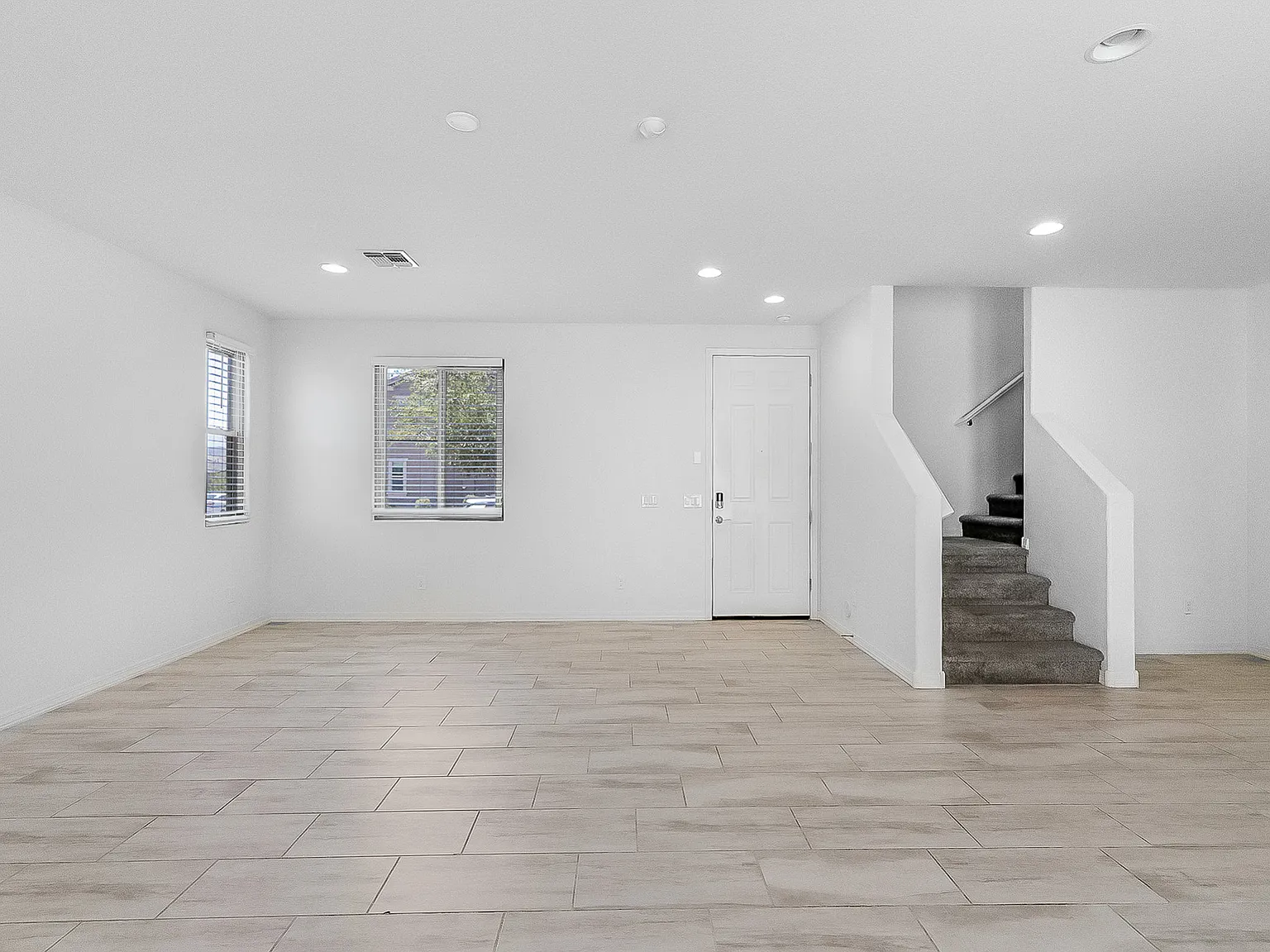 3 bed, 2.5 bath, 1839 sqft, $1,900 — Photo 3