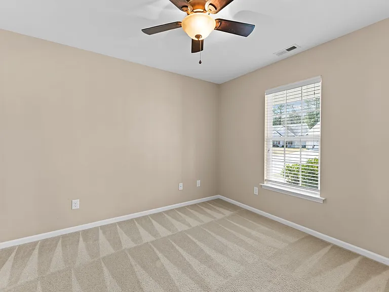205 Lynden Ln — Photo 18