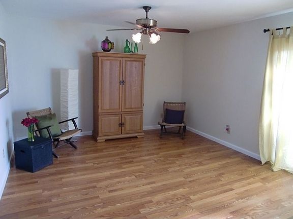 2nd image of 402 Clear Creek Ln