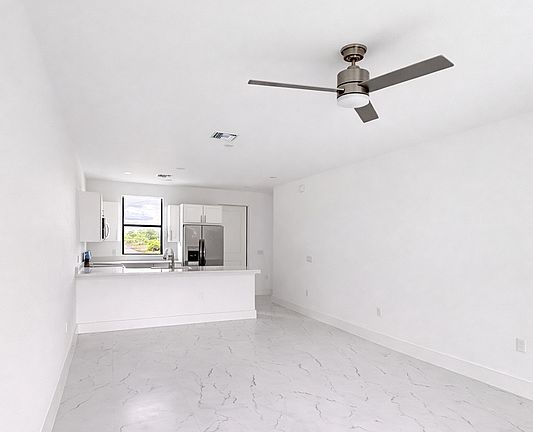 5th image of 478 Lotus Ave S