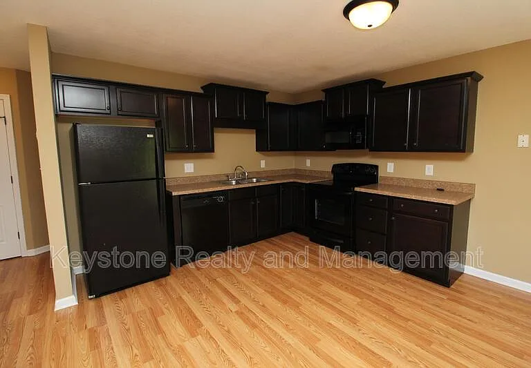 1721 Thistlewood Dr #B — Photo 3