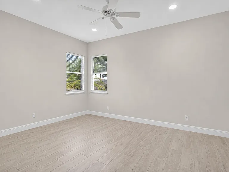 1571 SW Hunnicut Ave — Photo 15