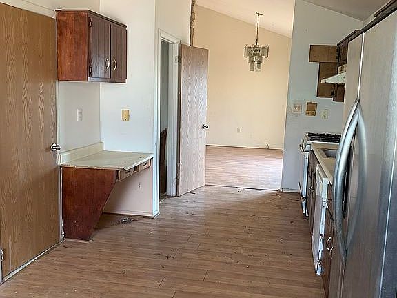 3rd image of 32 Pittsburgh Ave
