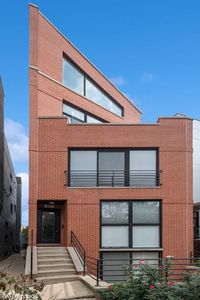 831 N Hermitage Ave APT 2, Chicago, IL, 60622