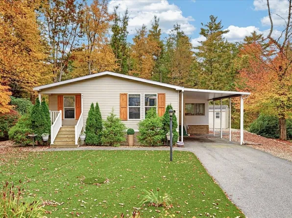 18-4 S Meadow Vlg, Carver, MA 02330