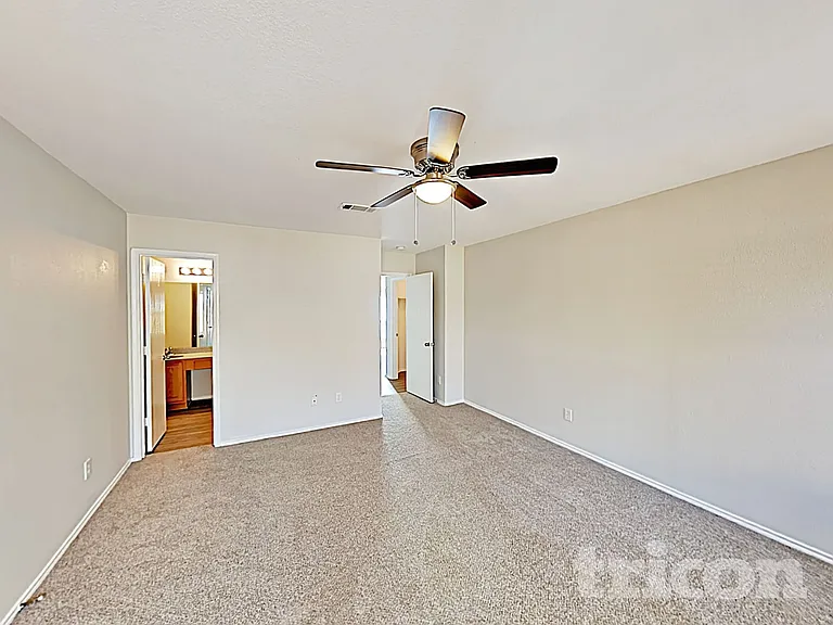 1015 James Donald Ln — Photo 9