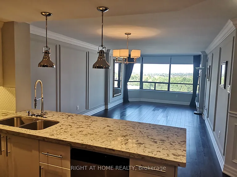 7440 Bathurst St #1102 — Photo 6