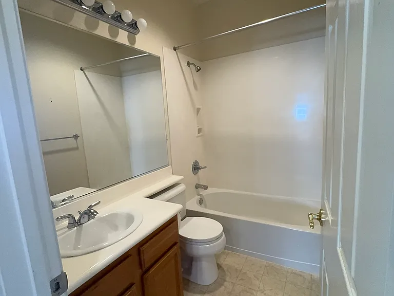 1084 Cottage Ln — Photo 24