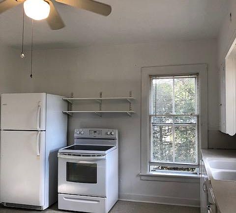 3rd image of 209 W Town St #C