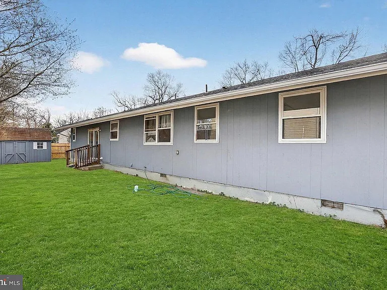 1102 Evergreen Blvd — Photo 3