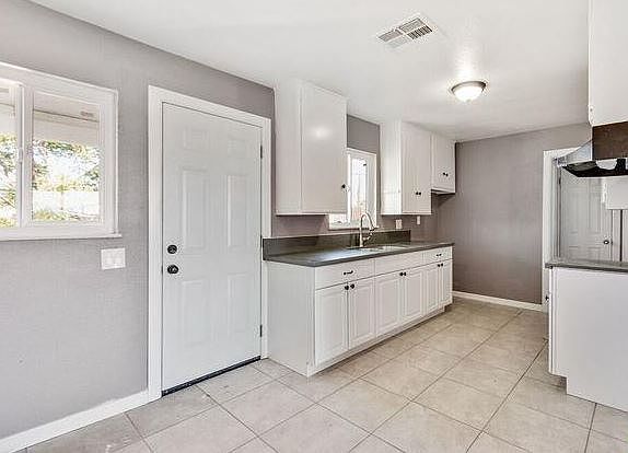 5th image of 1504 Colorado Ave
