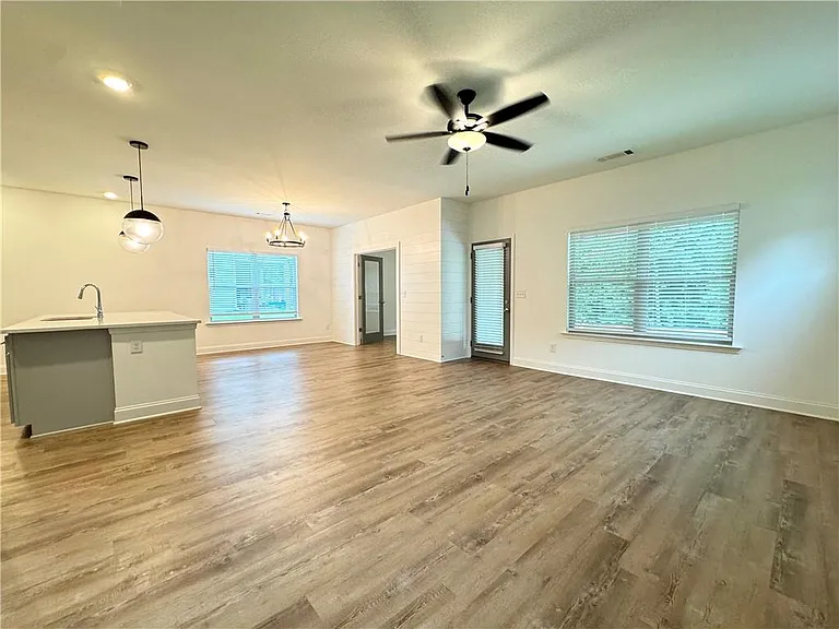 2955 Vinca Dr — Photo 6