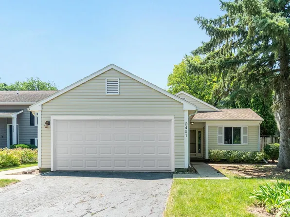 2451 Hedge Row Dr, Aurora, IL 60502