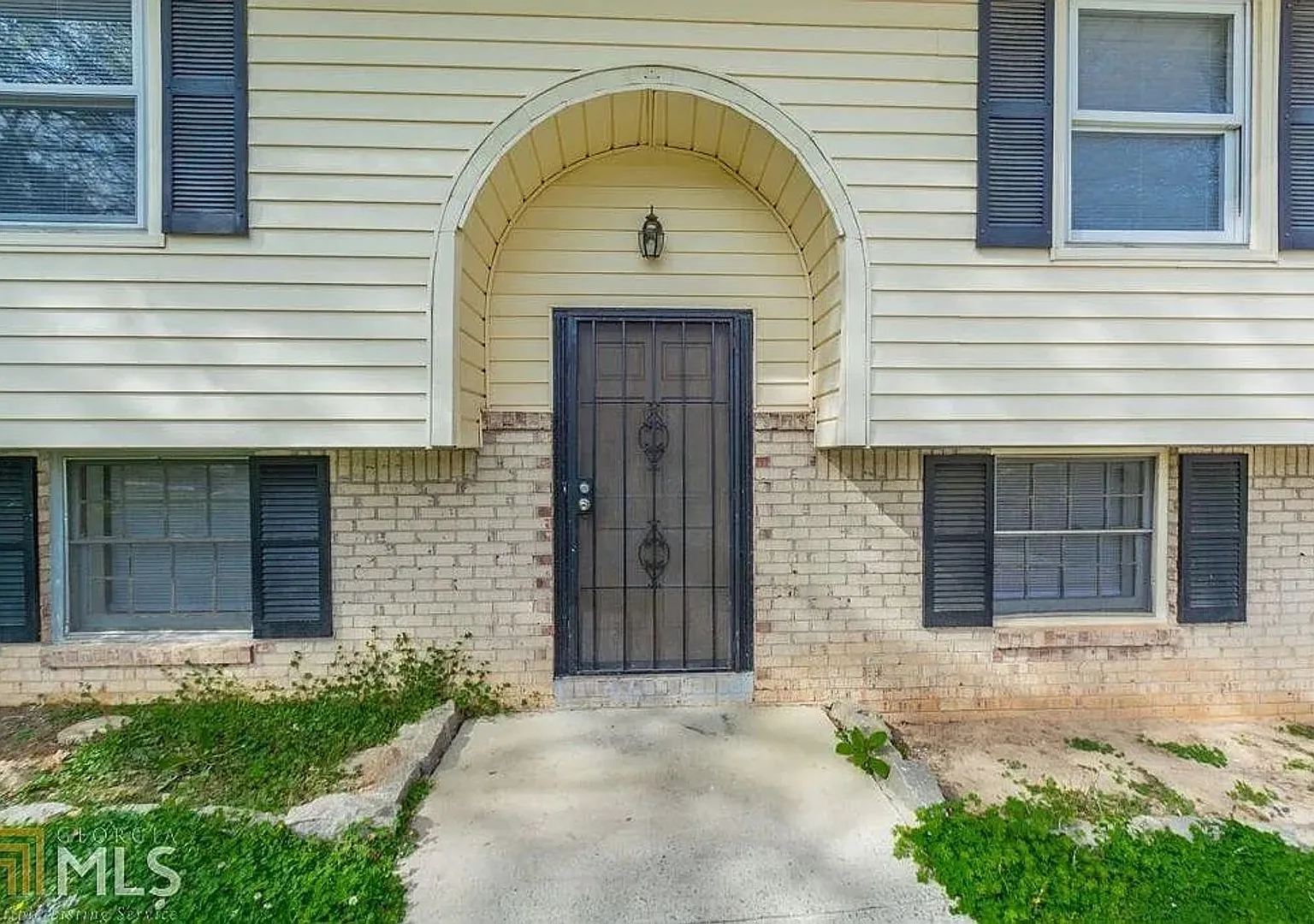 Room in 5 Bedroom Home at Reba Rd — Photo 4