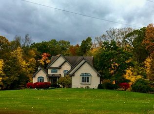 8211 Northview Dr, Howell, MI 48855