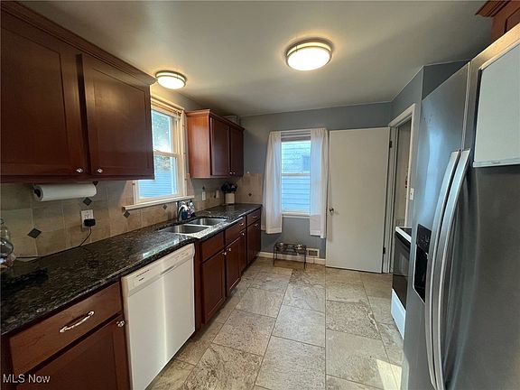 4th image of 2312 E 290th St