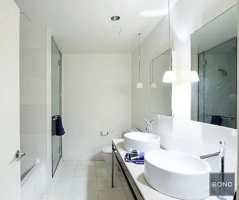 Rented by Bond New York | media 23