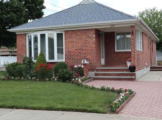 81-03 254th St, Floral Park, NY 11004