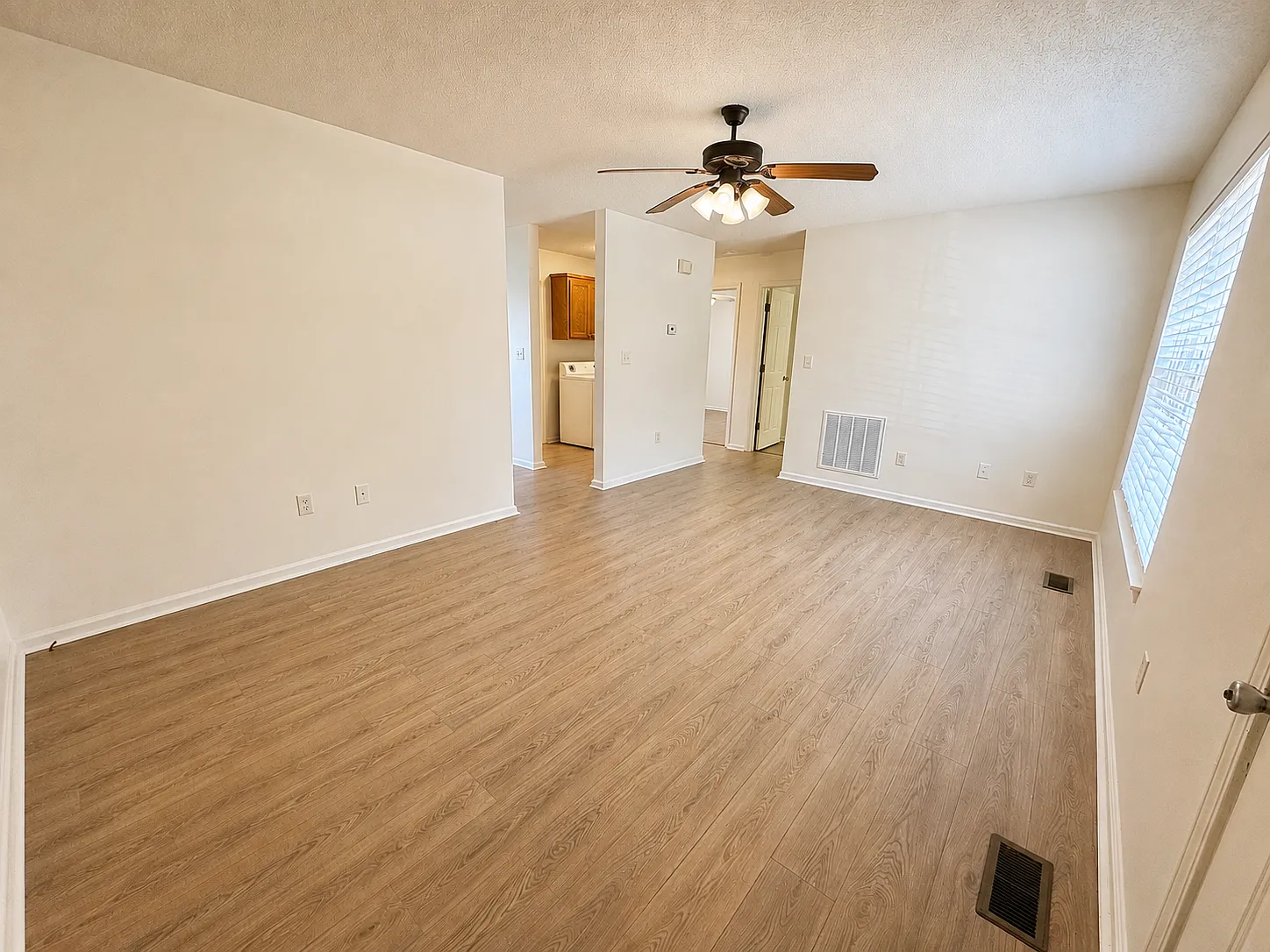 2 bed, 852 sqft, $1,095 — Photo 3
