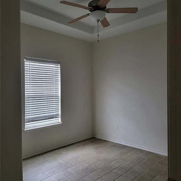 5600 Nightingale Ave #7 — Photo 9