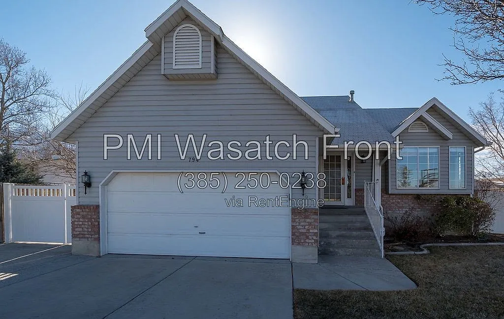 5 bed, 3.0 bath, 2276 sqft, $2,700 — Photo 1