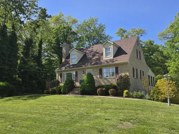 1003 Apache Ct, Covington, VA 24426