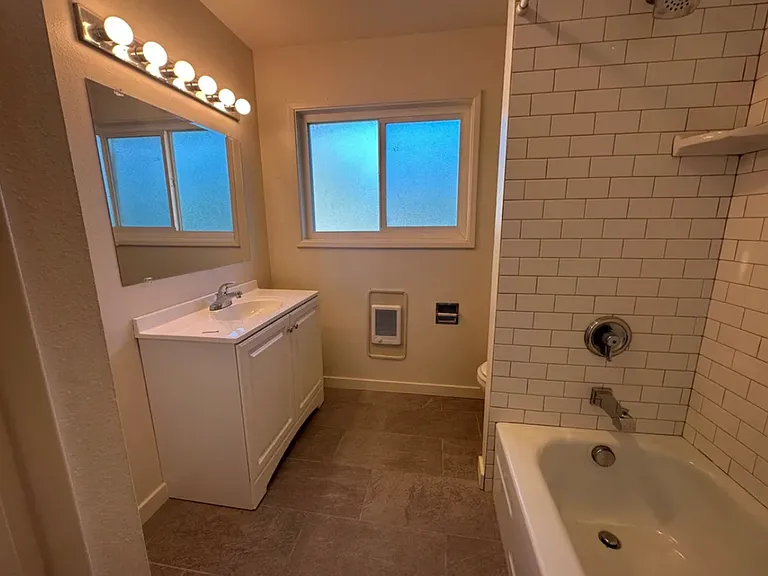 5050 NE Killingsworth St — Photo 2
