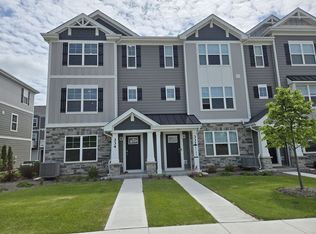 334 Basin Court St, Saint Charles, IL 60174