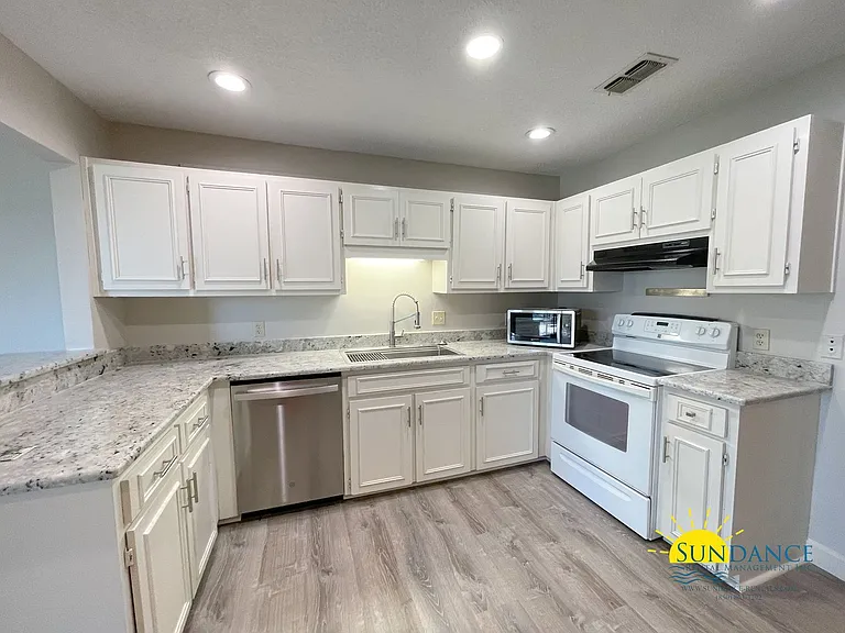 221 Shalimar Dr — Photo 5