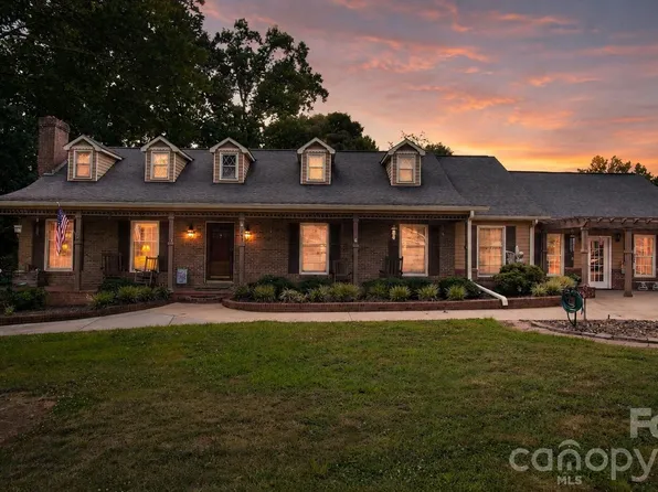 204 Old Stage Coach Rd, Lawndale, NC 28090