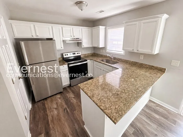1109 Crescent Way — Photo 5