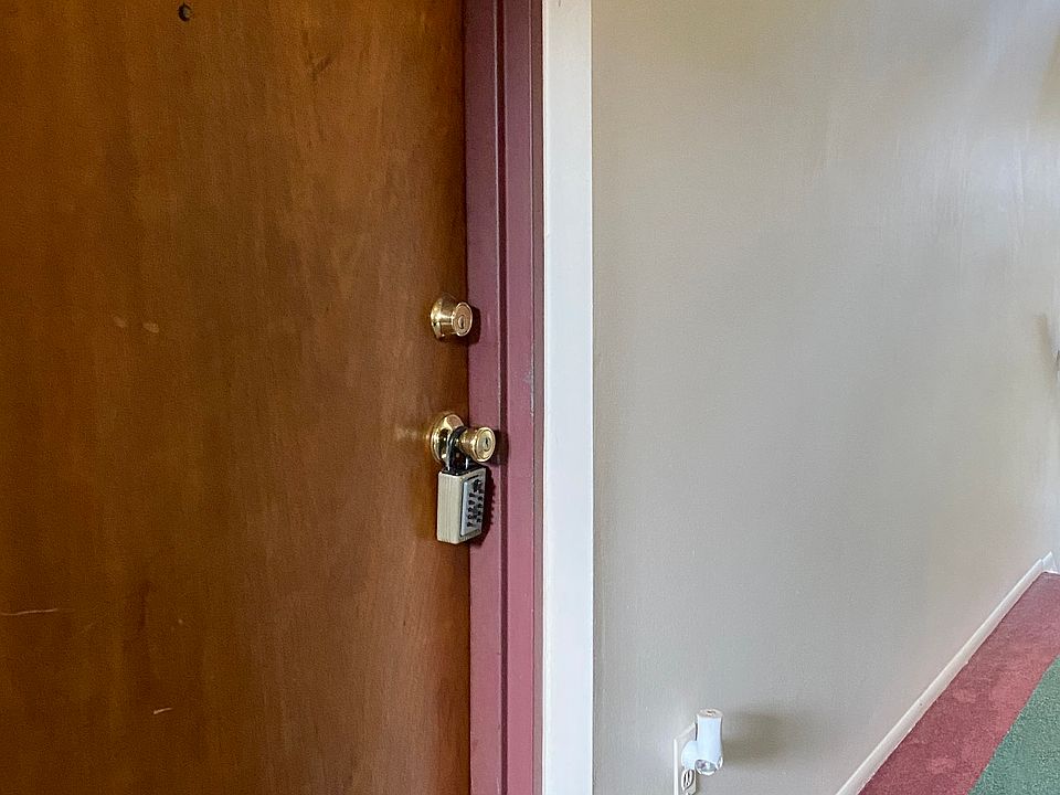 Entry from common hallway